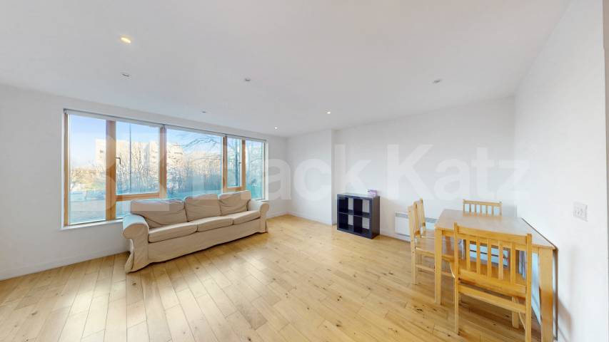 2 bedroom 2 bathroom modern apartment located close to a Piccadilly line station York Way, Camden Borders 